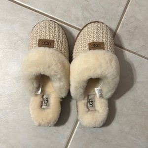 Barely used knit ugg slip on